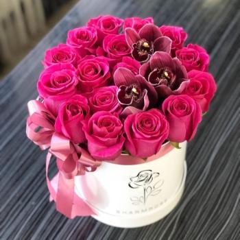 Букет Розовая роза с цимбидиумом